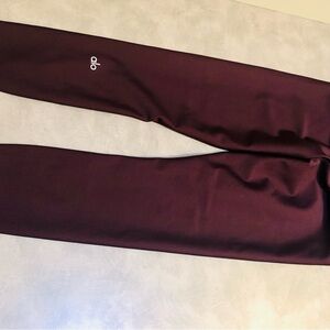 NWOT Alo yoga 3/4 leggings